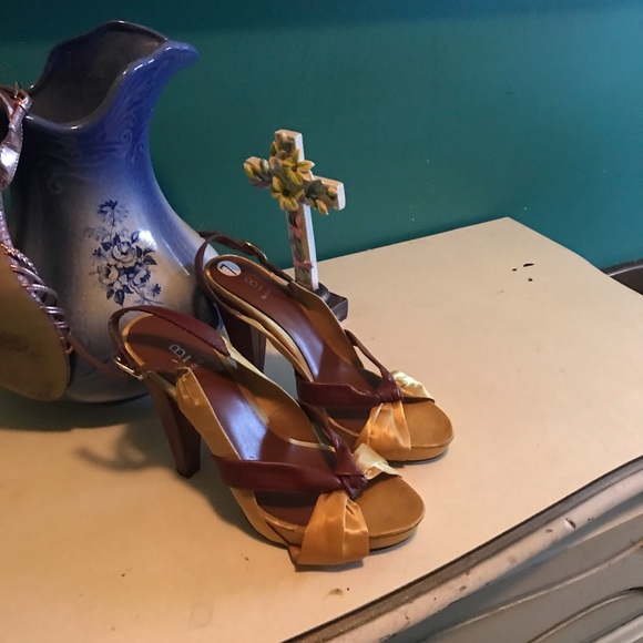 Heels - Picture 2 of 4